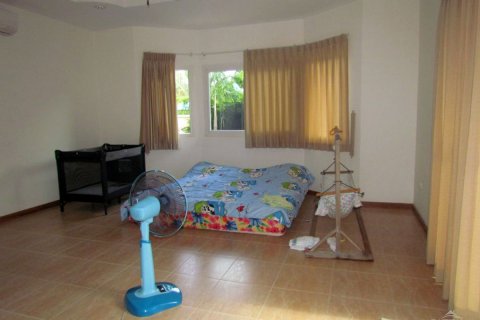 Casa de 4 dormitorios en Pattaya, Tailandia № 19897 - foto 10