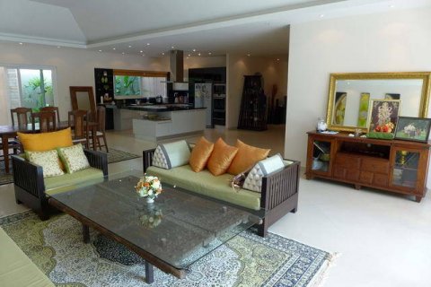 Casa de 4 dormitorios en Pattaya, Tailandia № 20152 - foto 7