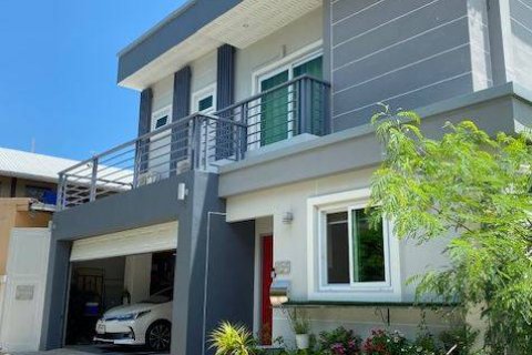 Casa de 4 dormitorios en Pattaya, Tailandia № 22081