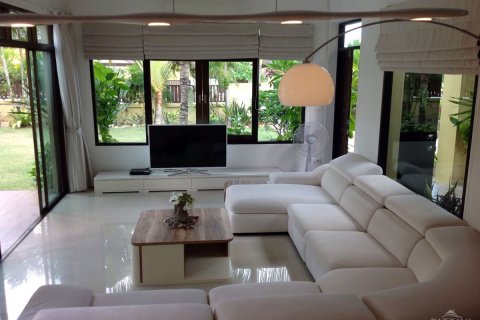 Casa de 3 dormitorios en Pattaya, Tailandia № 24393 - foto 2