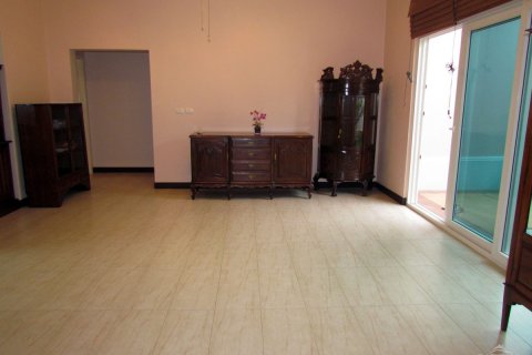 Casa de 3 dormitorios en Pattaya, Tailandia № 23424 - foto 2