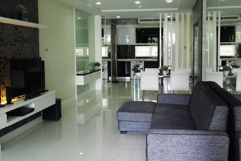 Condominio de 3 dormitorios en Pattaya, Tailandia en Apus № 21477