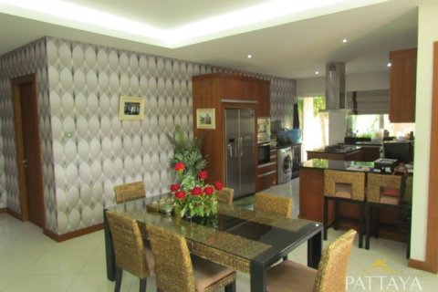 Casa de 4 dormitorios en Pattaya, Tailandia № 21274 - foto 18