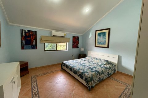 Casa de 4 dormitorios en Jomtien Beach, Pattaya, Tailandia № 22527 - foto 13