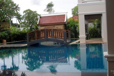 Casa de 4 dormitorios en Pattaya, Tailandia № 23209 - foto 14