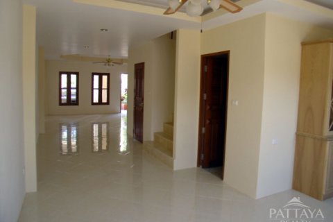 Casa de 4 dormitorios en Jomtien Beach, Pattaya, Tailandia № 23393 - foto 5