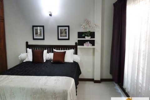Casa de 4 dormitorios en Pattaya, Tailandia № 21041 - foto 11