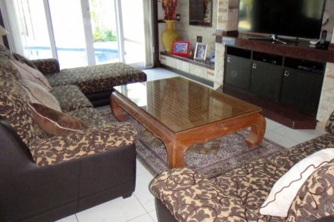 Casa de 3 dormitorios en Pattaya, Tailandia № 19961