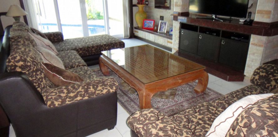 Casa de 3 dormitorios en Pattaya, Tailandia № 19961