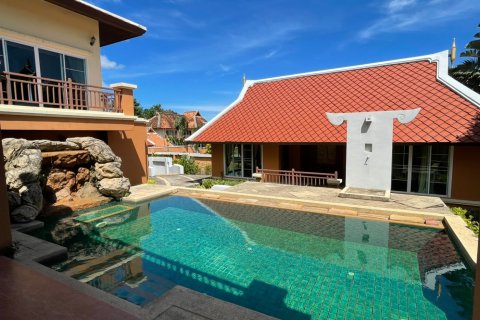 Casa de 5 dormitorios en Pattaya, Tailandia № 22413 - foto 16