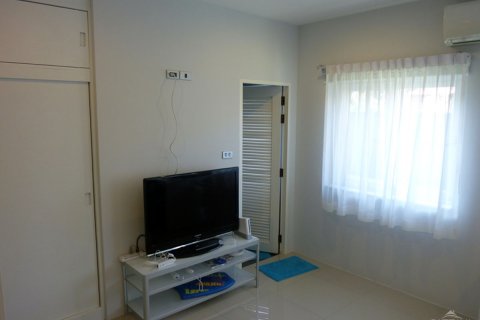 Casa de 4 dormitorios en Pattaya, Tailandia № 19839 - foto 15
