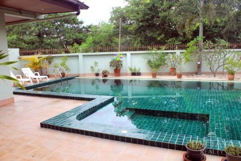 Casa de 4 dormitorios en Pattaya, Tailandia № 23643 - foto 6