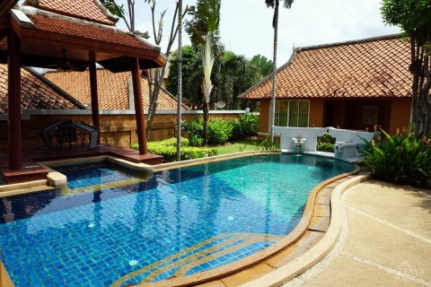 Casa de 6 dormitorios en Pattaya, Tailandia № 20788 - foto 4