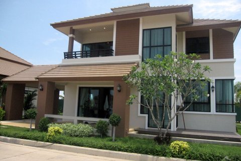 Casa de 4 dormitorios en Pattaya, Tailandia № 22897 - foto 2