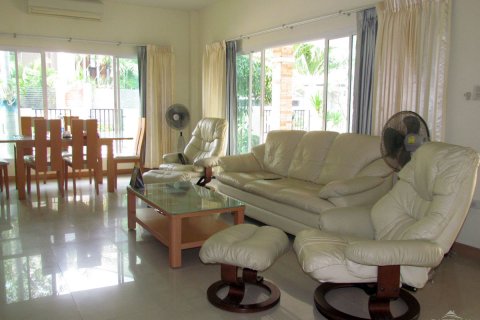 Casa de 3 dormitorios en Pattaya, Tailandia № 23677 - foto 5