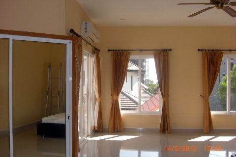 Casa de 5 dormitorios en Pattaya, Tailandia № 23400 - foto 15