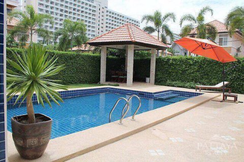 Casa de 4 dormitorios en Pattaya, Tailandia № 20796 - foto 3