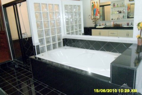 Casa de 3 dormitorios en Pattaya, Tailandia № 22936 - foto 22
