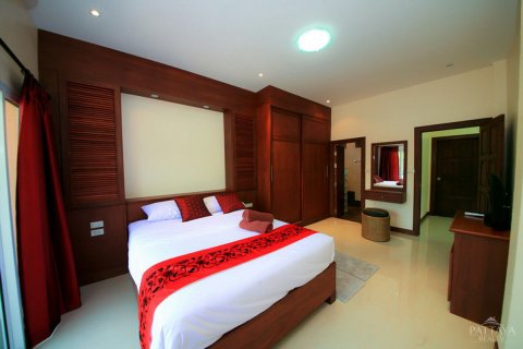 Casa de 4 dormitorios en Jomtien Beach, Pattaya, Tailandia № 24045 - foto 11