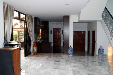 Casa de 4 dormitorios en Pattaya, Tailandia № 24168 - foto 10
