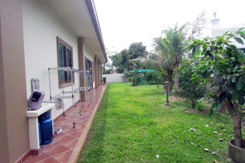 Casa de 4 dormitorios en Pattaya, Tailandia № 20514 - foto 11