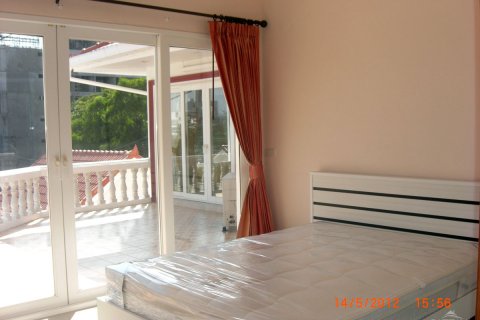 Casa de 5 dormitorios en Pattaya, Tailandia № 23400 - foto 17