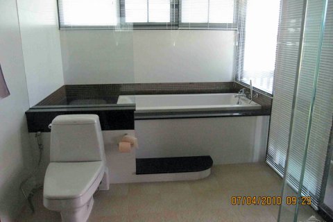 Casa de 3 dormitorios en Pattaya, Tailandia № 22888 - foto 15