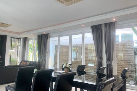 Casa de 4 dormitorios en Jomtien Beach, Pattaya, Tailandia № 21986 - foto 7