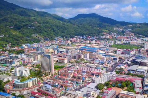 What is the current economic situation in Phuket?