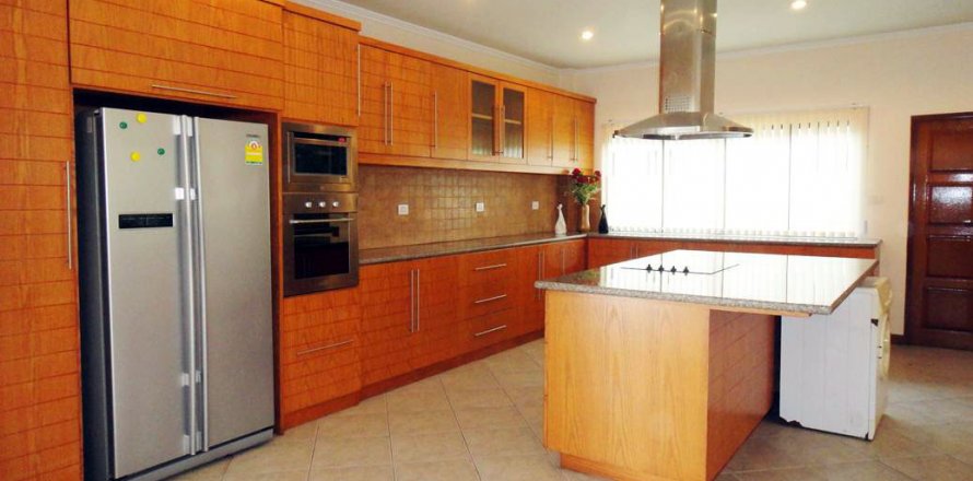 Casa de 7 dormitorios en Pattaya, Tailandia № 23661