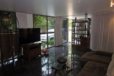 Casa de 4 dormitorios en Jomtien Beach, Pattaya, Tailandia № 23468