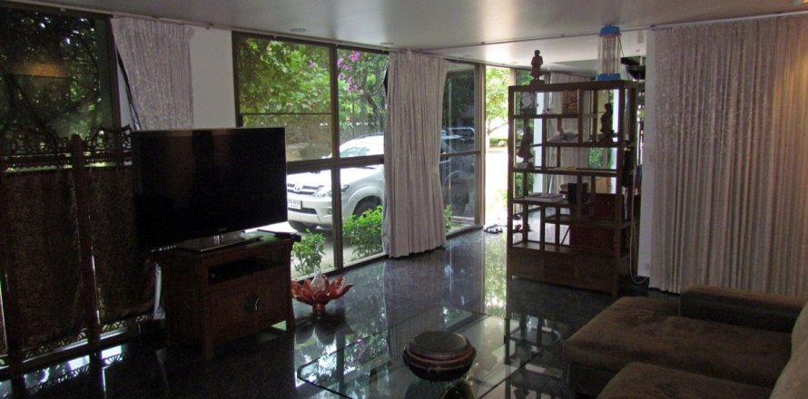 Casa de 4 dormitorios en Jomtien Beach, Pattaya, Tailandia № 23468