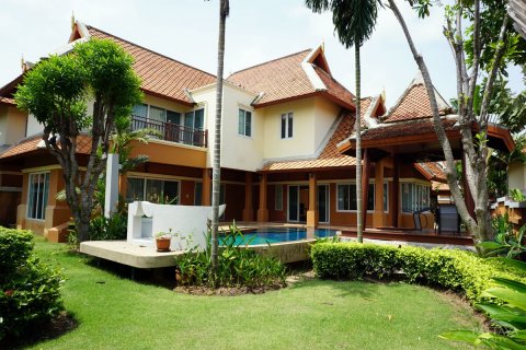 Casa de 6 dormitorios en Pattaya, Tailandia № 20788