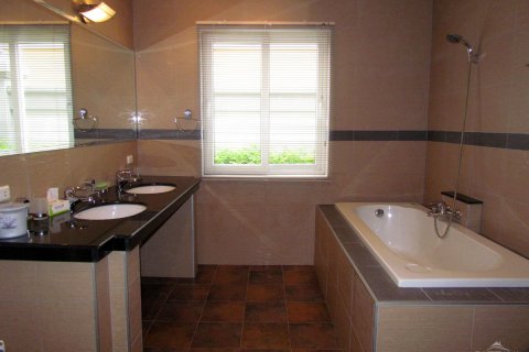 Casa de 3 dormitorios en Pattaya, Tailandia № 23424 - foto 11