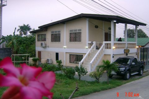 Casa de 4 dormitorios en Pattaya, Tailandia № 22988