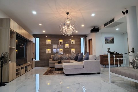 Casa de 5 dormitorios en Pattaya, Tailandia № 22389 - foto 15