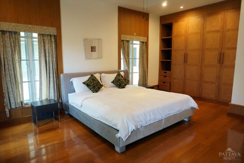 Casa de 5 dormitorios en Pattaya, Tailandia № 24359 - foto 22