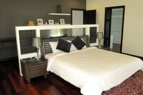 Casa de 4 dormitorios en Pattaya, Tailandia № 23289 - foto 22