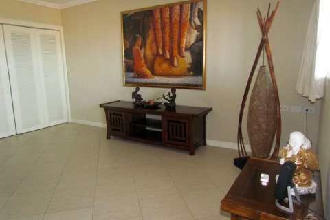Condominio de 1 dormitorio en Pattaya, Tailandia № 23725 - foto 4