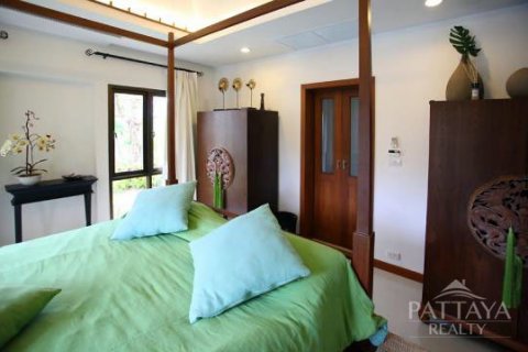 Casa de 5 dormitorios en Pattaya, Tailandia № 23997 - foto 4