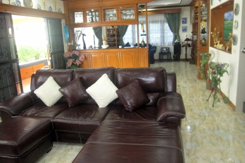Casa de 5 dormitorios en Pattaya, Tailandia № 22941 - foto 26