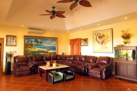 Casa de 5 dormitorios en Pattaya, Tailandia № 23797 - foto 16