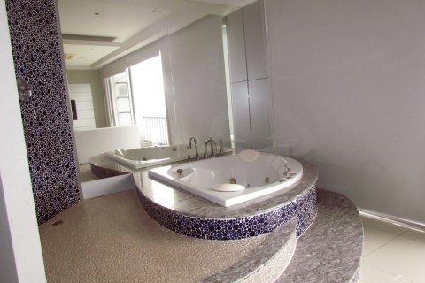 Condominio de 3 dormitorios en Jomtien Beach, Pattaya, Tailandia № 23681 - foto 20