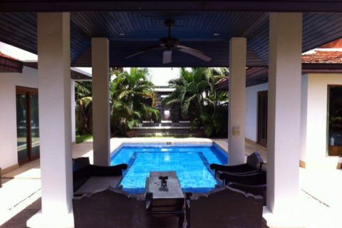 Casa de 5 dormitorios en Pattaya, Tailandia № 23426 - foto 18