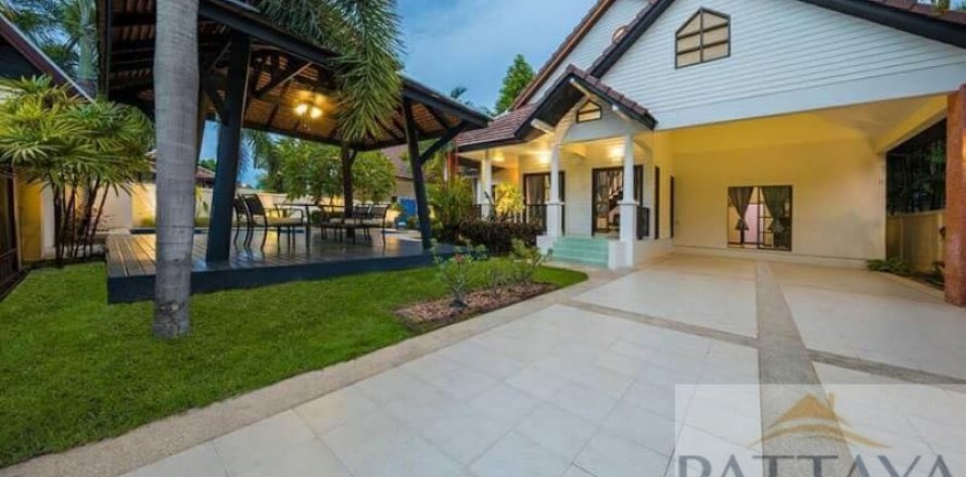 Casa de 4 dormitorios en Pattaya, Tailandia № 21135