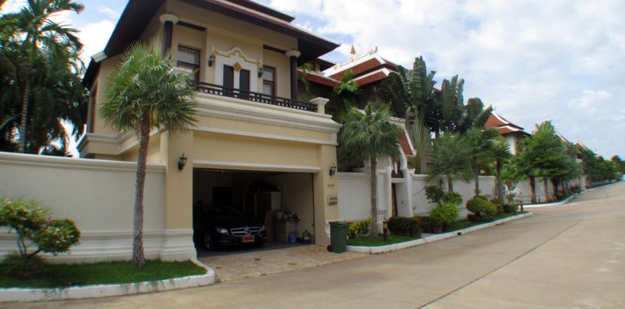 Casa de 4 dormitorios en Pattaya, Tailandia № 23444
