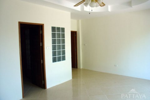 Casa de 4 dormitorios en Jomtien Beach, Pattaya, Tailandia № 23393 - foto 11