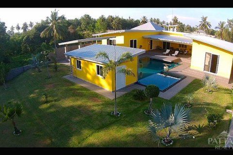Casa de 4 dormitorios en Pattaya, Tailandia № 20160