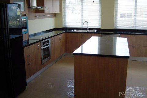 Casa de 4 dormitorios en Pattaya, Tailandia № 23349 - foto 5