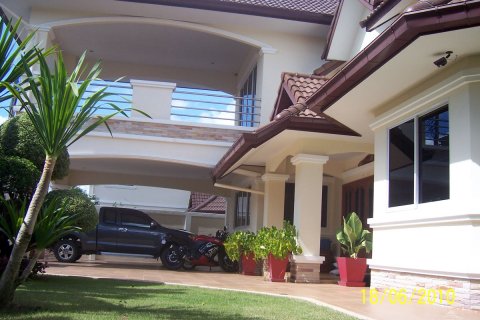 Casa de 4 dormitorios en Pattaya, Tailandia № 22974 - foto 7